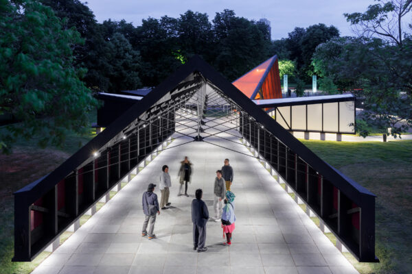 Photo of Serpentine Pavilion structure