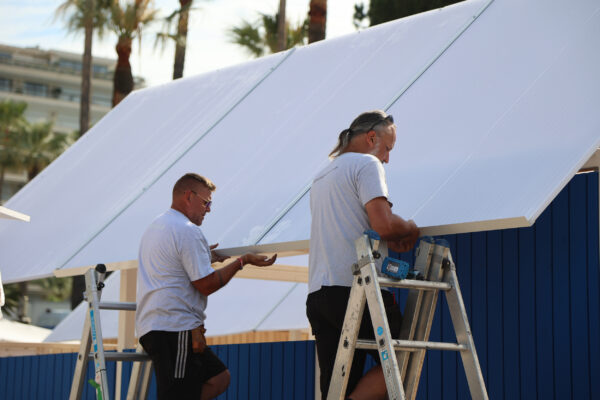 Image of team installing roofing