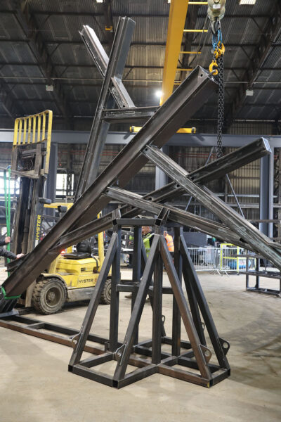 Metal structure supported in a steel frame